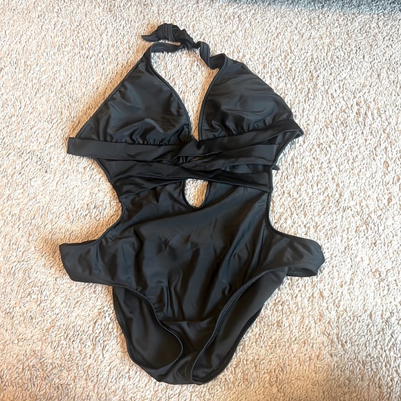 Large black one piece swimsuit - Picture 1 of 1